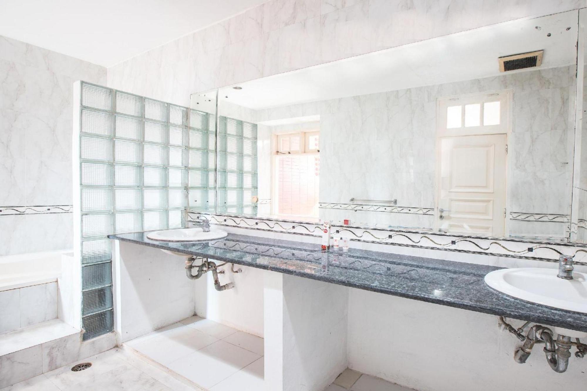 Capital O 332 Residence G17 Kemang Jakarta Kültér fotó